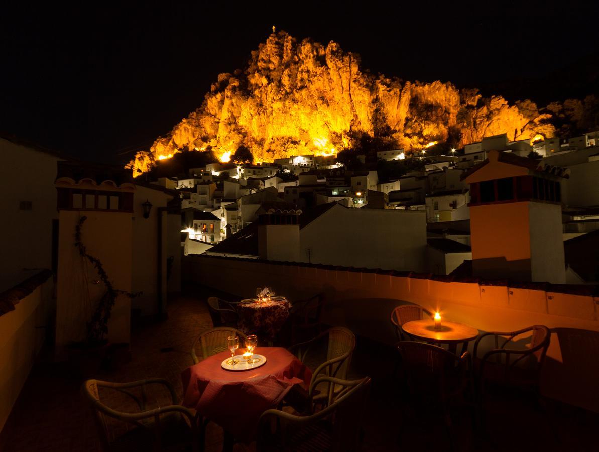 Jade Hotel Убрике Екстериор снимка